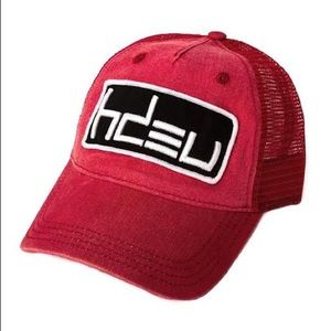 Head Down Eyes Up, Chase Rice Hat